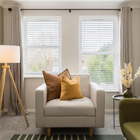 Modern 2-Bedroom Apartments With Free Parking In Leamington Spa Exterior photo