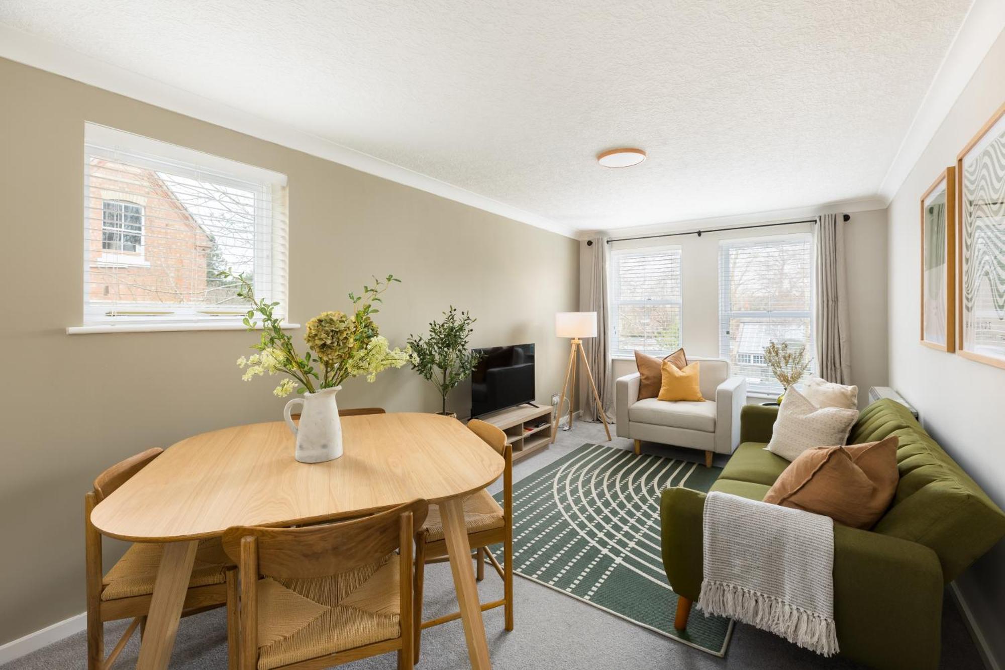 Modern 2-Bedroom Apartments With Free Parking In Leamington Spa Exterior photo