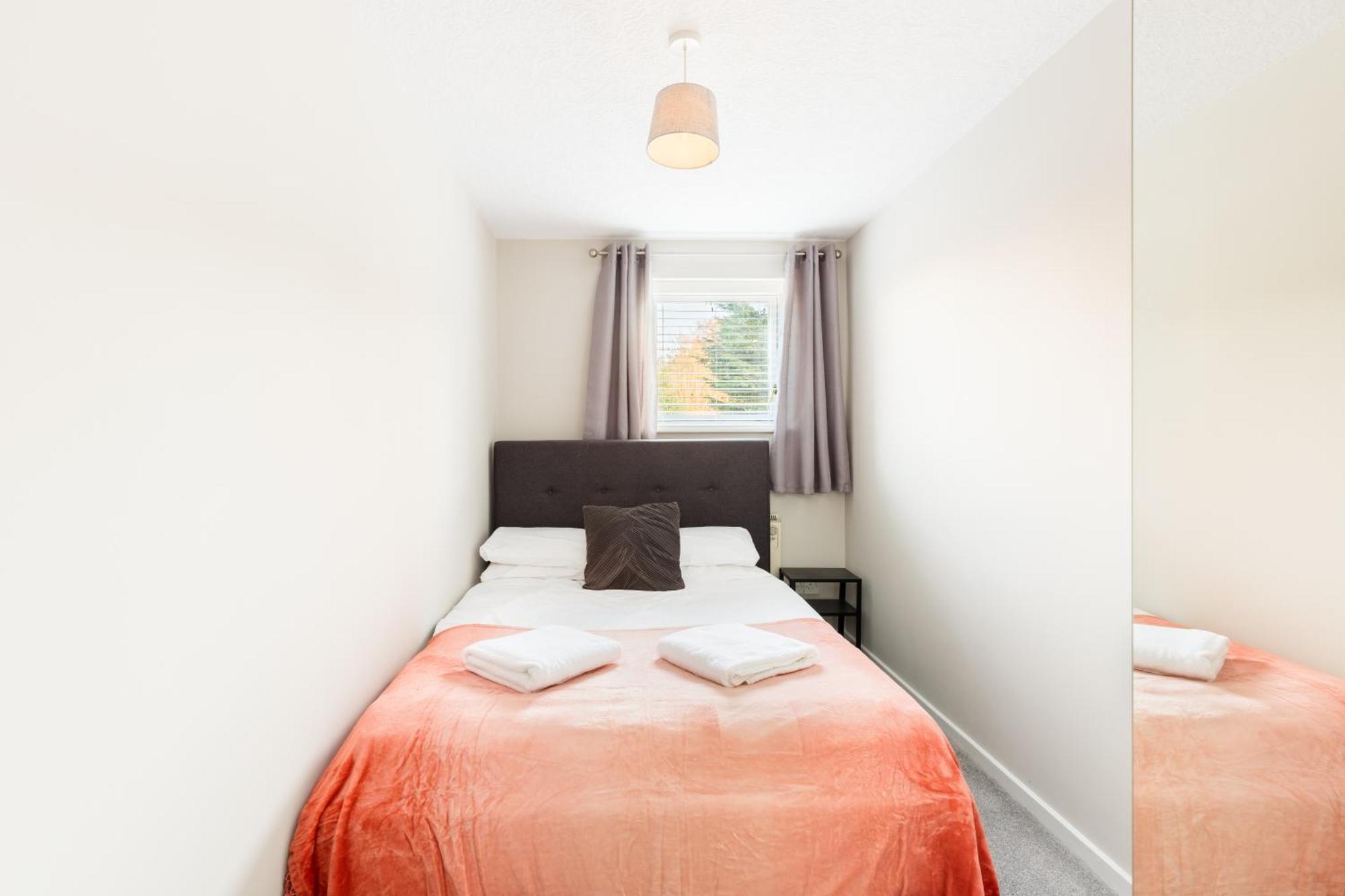 Modern 2-Bedroom Apartments With Free Parking In Leamington Spa Exterior photo