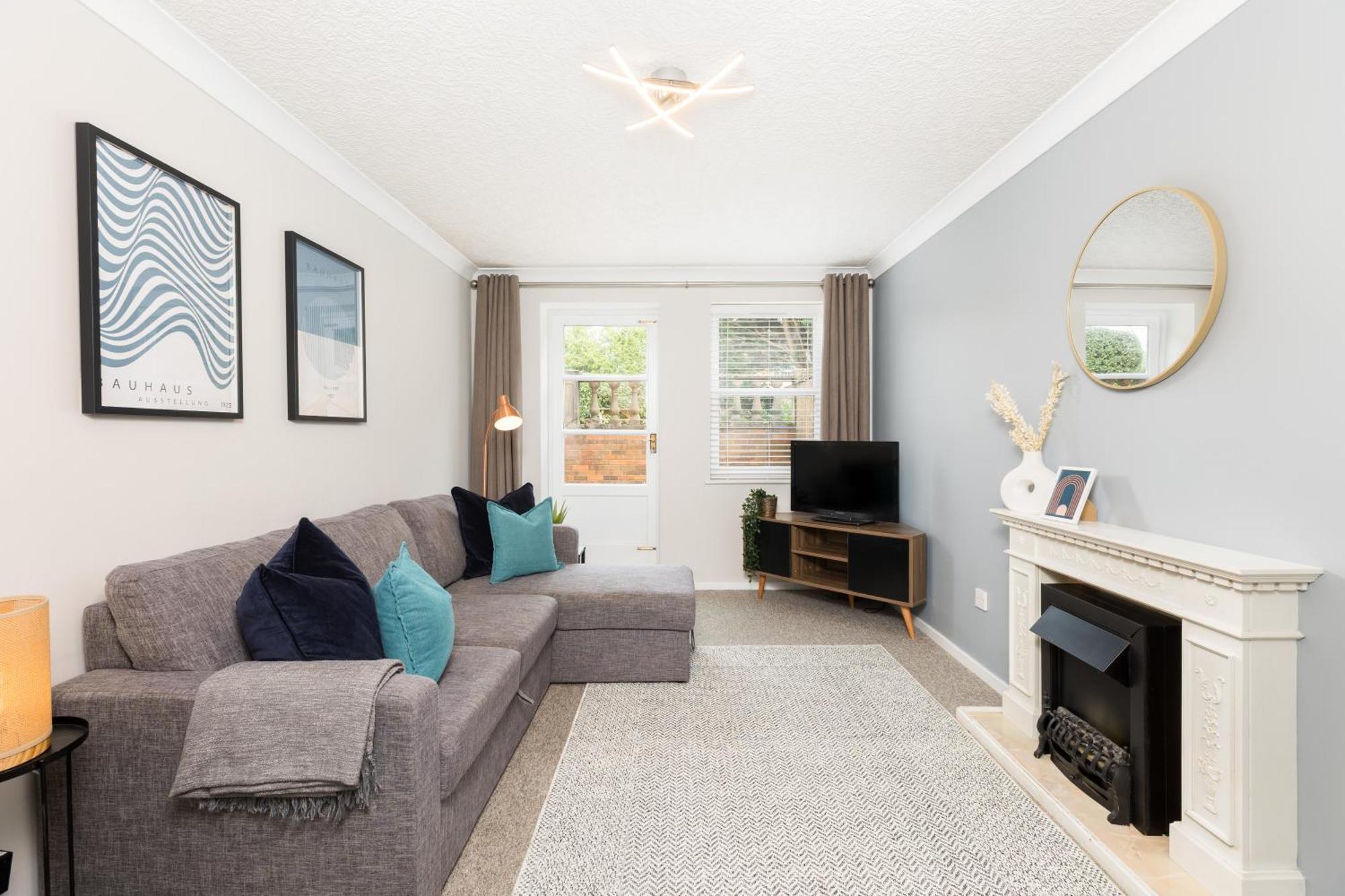 Modern 2-Bedroom Apartments With Free Parking In Leamington Spa Exterior photo