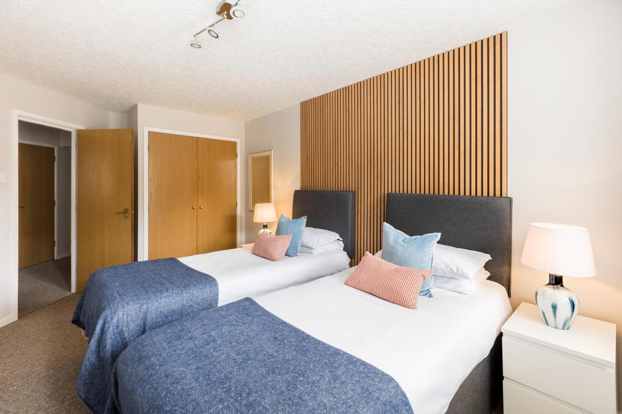 Modern 2-Bedroom Apartments With Free Parking In Leamington Spa Exterior photo