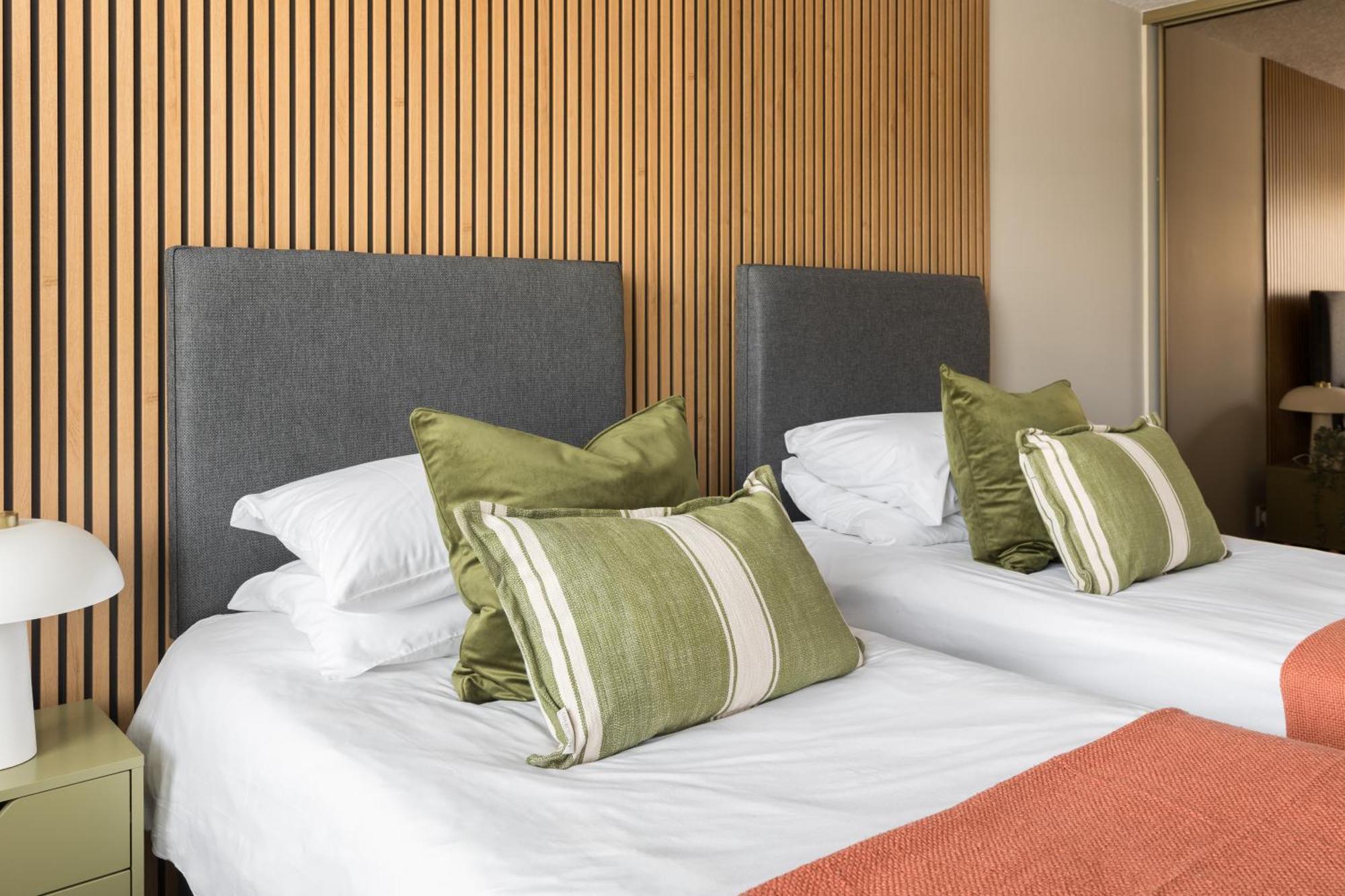 Modern 2-Bedroom Apartments With Free Parking In Leamington Spa Exterior photo
