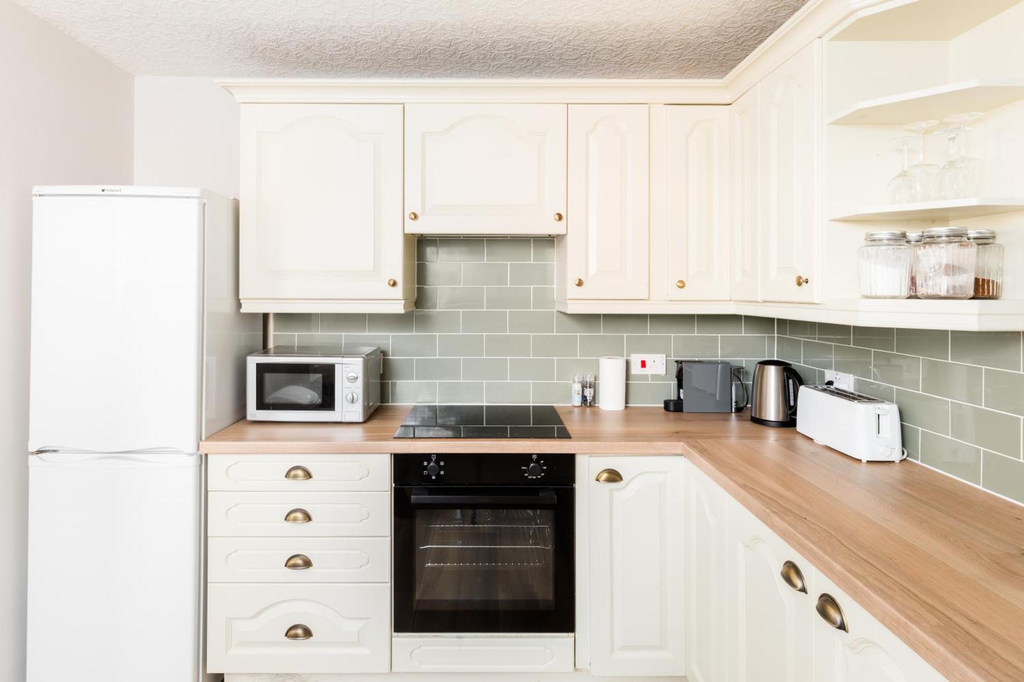 Modern 2-Bedroom Apartments With Free Parking In Leamington Spa Exterior photo