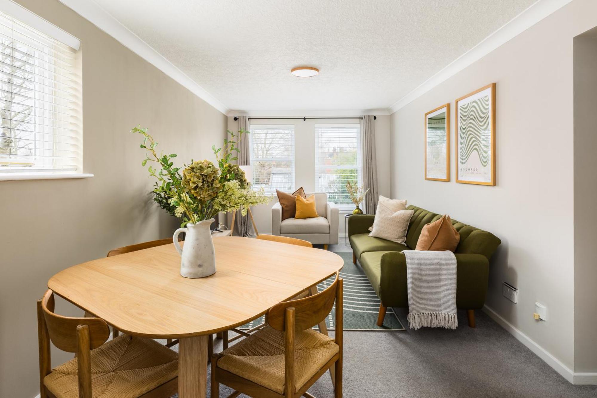 Modern 2-Bedroom Apartments With Free Parking In Leamington Spa Exterior photo