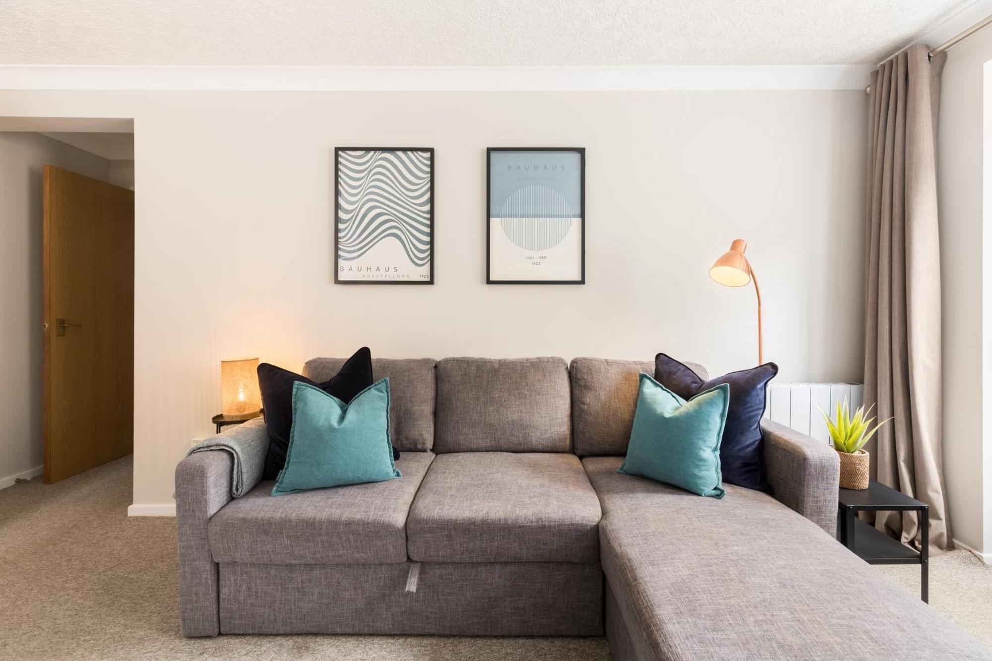 Modern 2-Bedroom Apartments With Free Parking In Leamington Spa Exterior photo