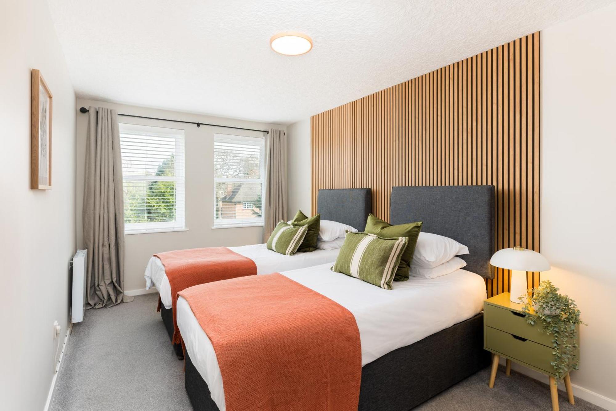 Modern 2-Bedroom Apartments With Free Parking In Leamington Spa Exterior photo