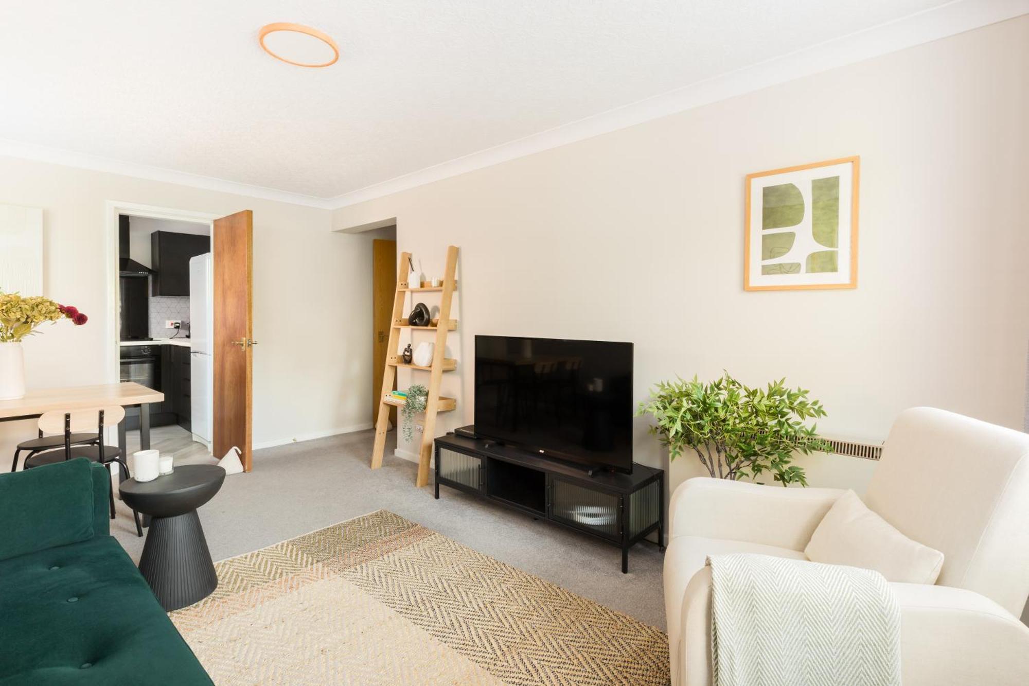 Modern 2-Bedroom Apartments With Free Parking In Leamington Spa Exterior photo